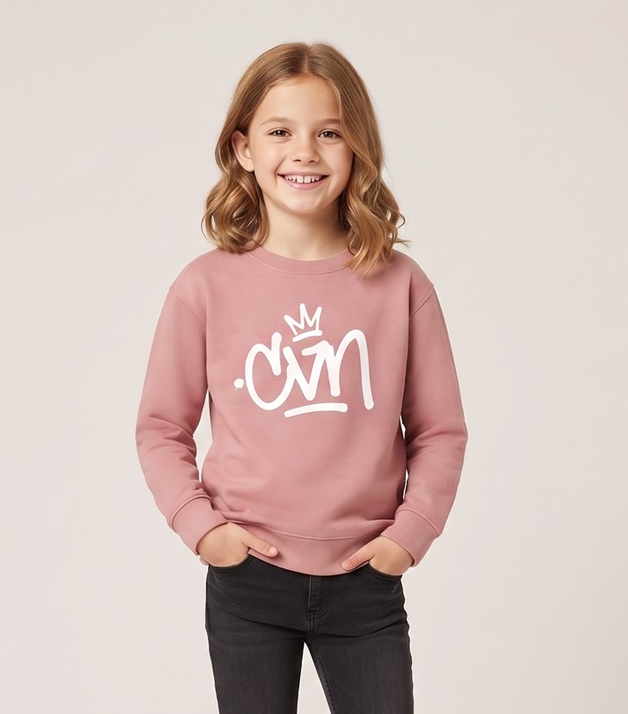 Enfant portant le sweat rose vintage CVN Pink – CVN Store