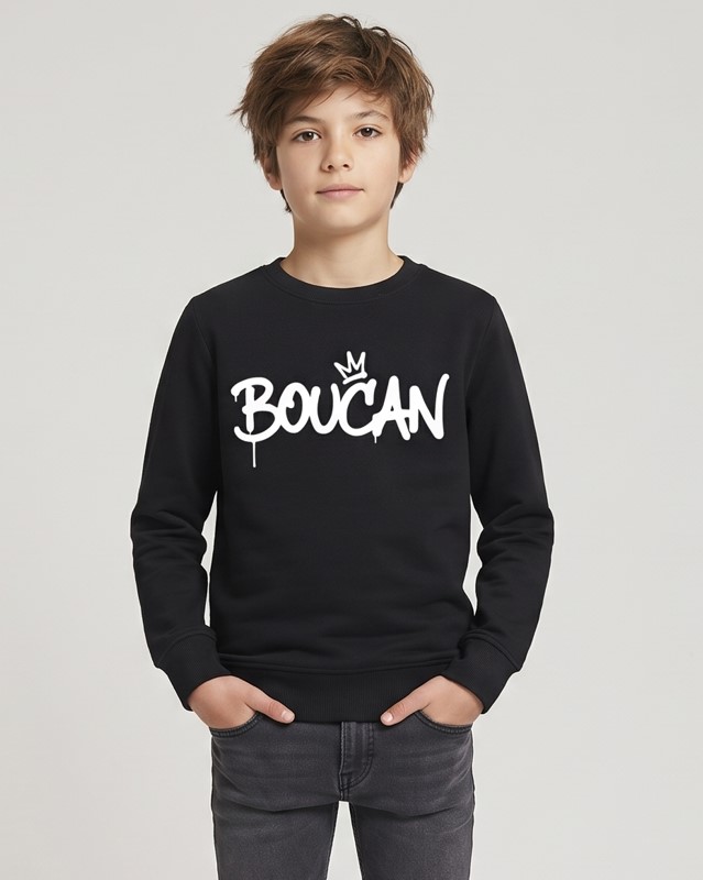 Enfant portant le sweat noir Boucan – CVN Store